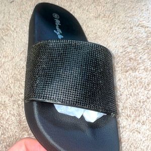 Women’s Slides
